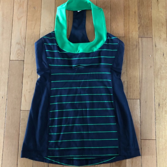 Size 6 EUC Lululemon scoop neck tank - Picture 2 of 3